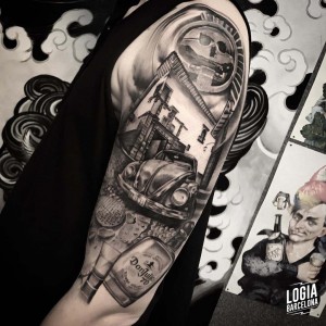 tatuaje_blackwork_cadillac_lowrider_chicano_brazo_logiabarcelona_jas  